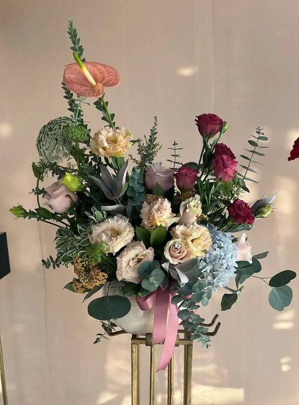 Encanto Rosado: arreglo de mixto hecho en nuestro taller