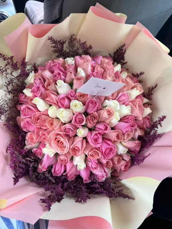 Nube Rosa: arreglo de rosas hecho en nuestro taller